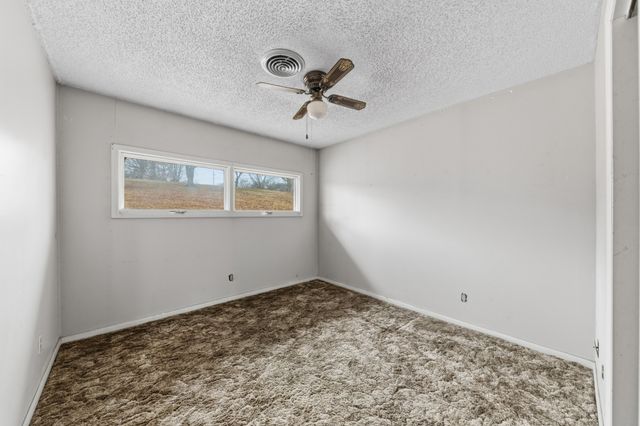 301 Sanford Ln, Lawrenceburg, TN 38464