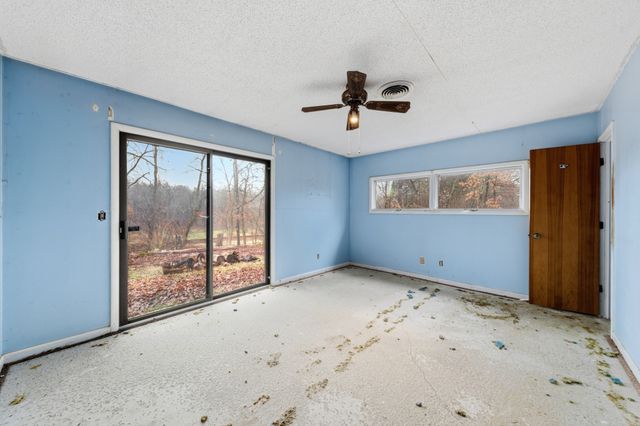 301 Sanford Ln, Lawrenceburg, TN 38464