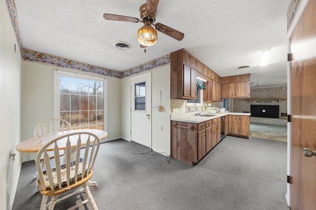 301 Sanford Ln, Lawrenceburg, TN 38464