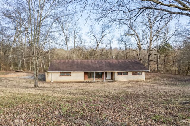 301 Sanford Ln, Lawrenceburg, TN 38464