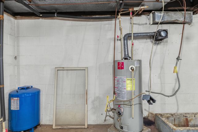 301 Sanford Ln, Lawrenceburg, TN 38464