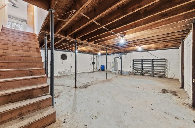 301 Sanford Ln, Lawrenceburg, TN 38464