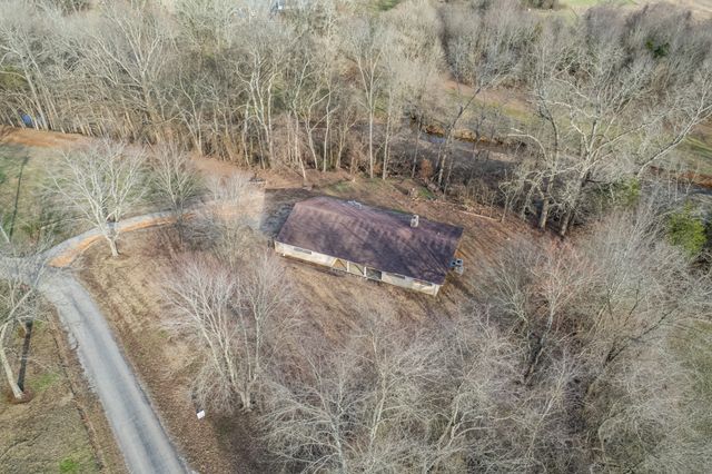 301 Sanford Ln, Lawrenceburg, TN 38464