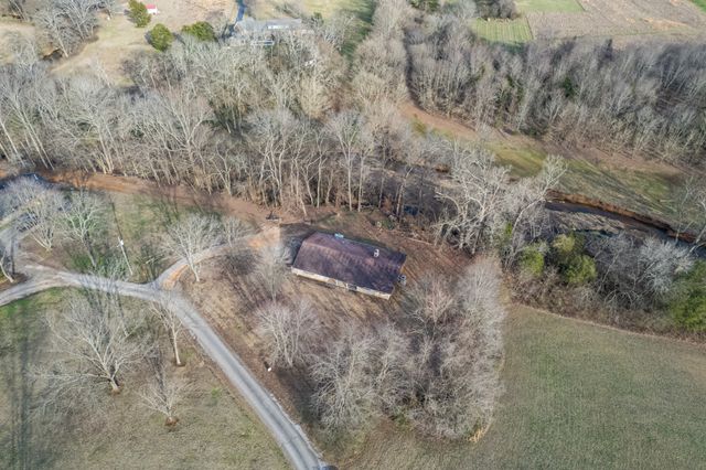 301 Sanford Ln, Lawrenceburg, TN 38464