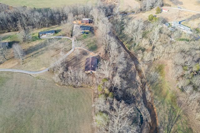 301 Sanford Ln, Lawrenceburg, TN 38464