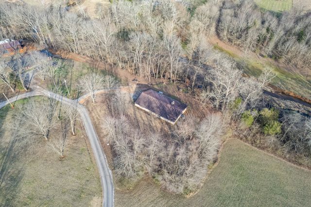 301 Sanford Ln, Lawrenceburg, TN 38464