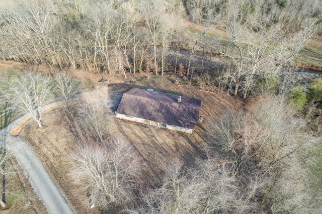 301 Sanford Ln, Lawrenceburg, TN 38464