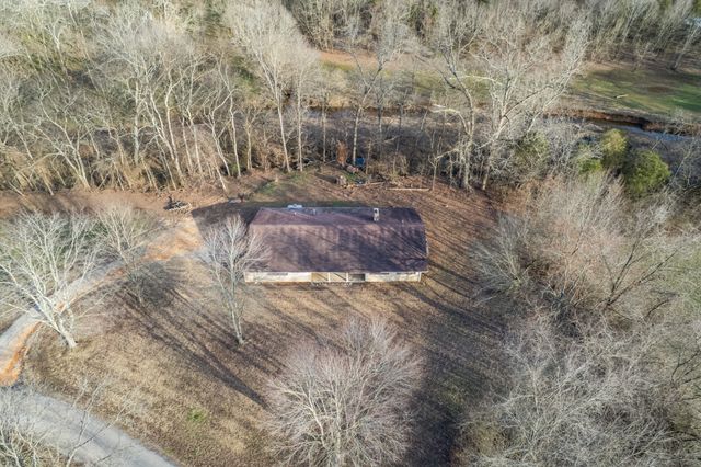 301 Sanford Ln, Lawrenceburg, TN 38464