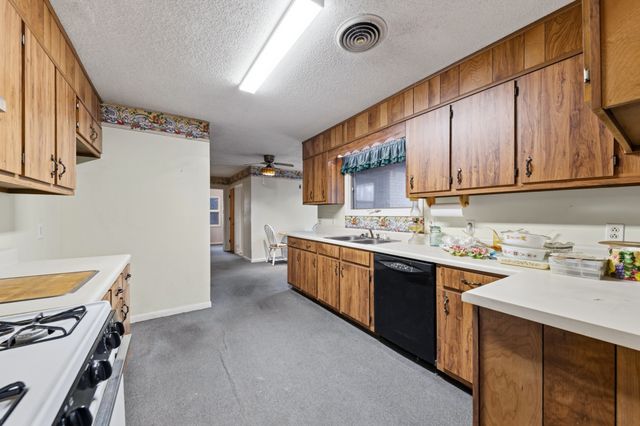 301 Sanford Ln, Lawrenceburg, TN 38464