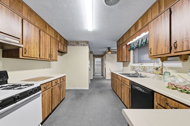 301 Sanford Ln, Lawrenceburg, TN 38464