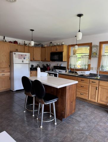 24 West Shore Drive, Tinmouth, VT 05773