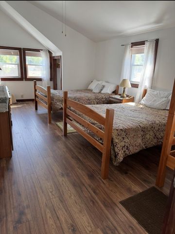 24 West Shore Drive, Tinmouth, VT 05773