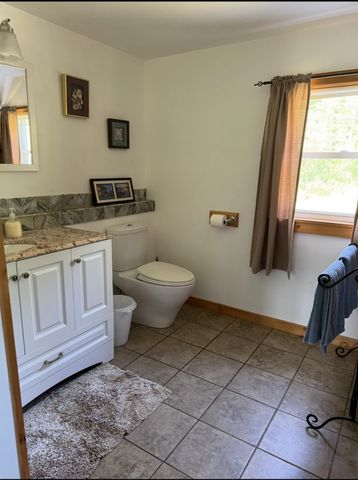 24 West Shore Drive, Tinmouth, VT 05773