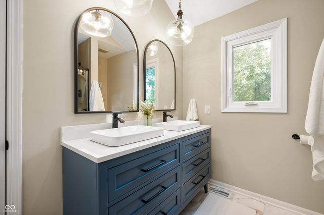 12040 Kemp Circle, Indianapolis, IN 46229