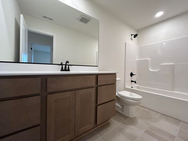 3002 Travelers Way, Valparaiso, IN 46385