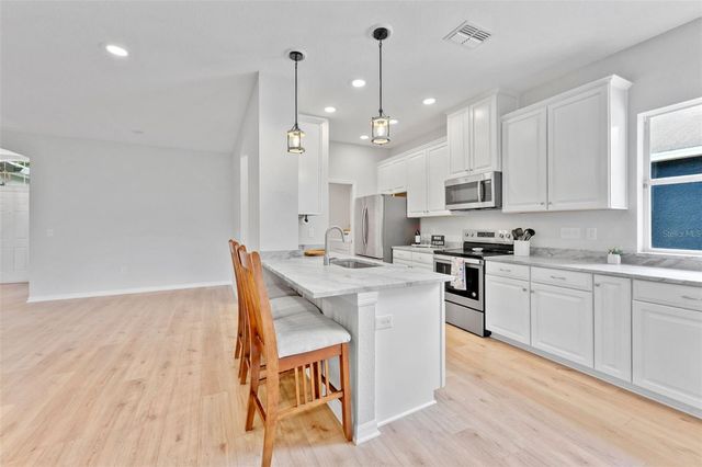 6052 CHAMPIONS GATE BOULEVARD, Zephyrhills, FL 33541