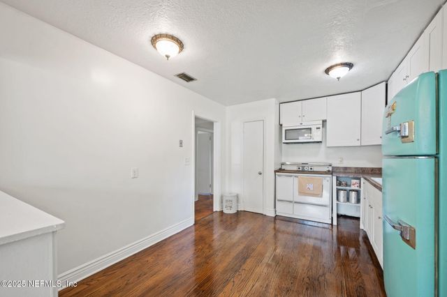 5749 CEDAR PARK Lane, Jacksonville, FL 32210