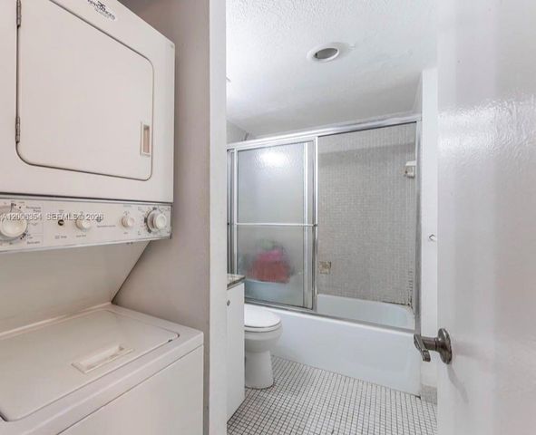 4174 Inverrary Dr 202, Lauderhill, FL 33319