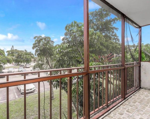 4174 Inverrary Dr 202, Lauderhill, FL 33319