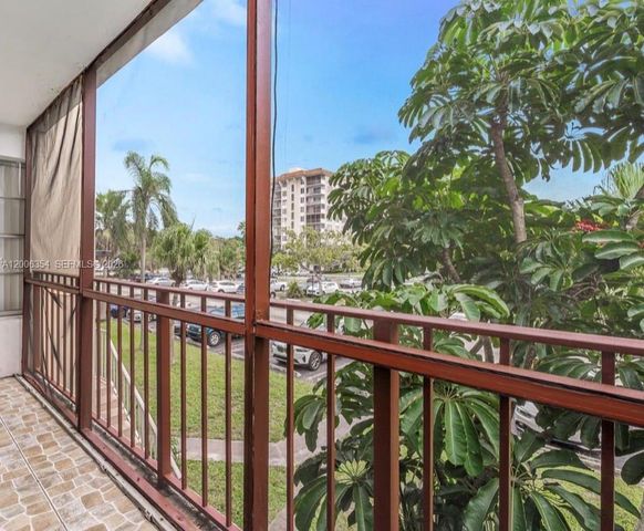 4174 Inverrary Dr 202, Lauderhill, FL 33319