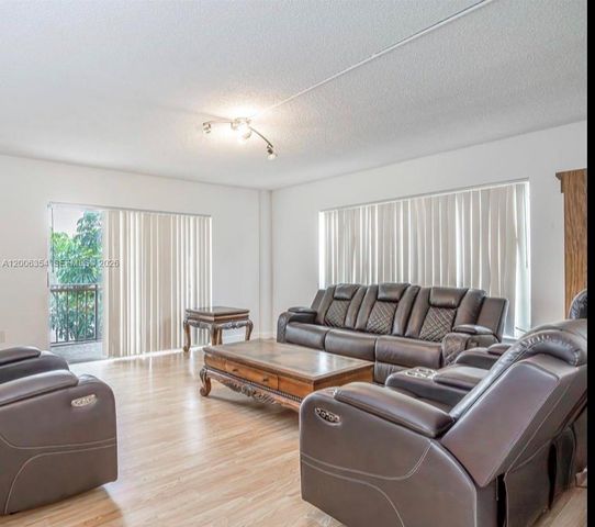 4174 Inverrary Dr 202, Lauderhill, FL 33319