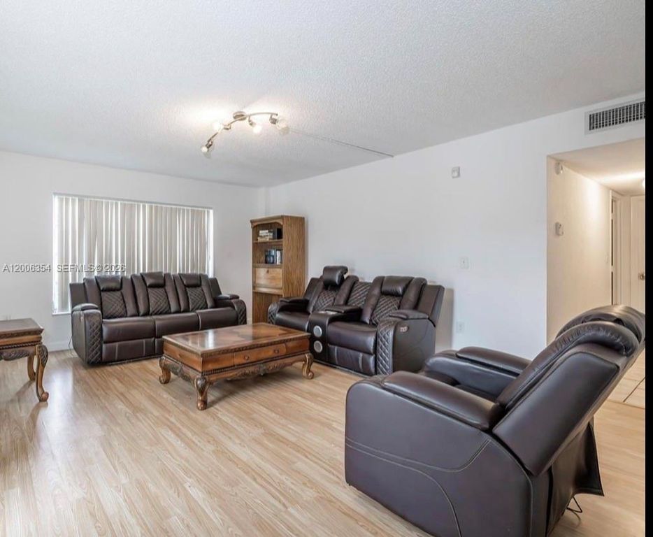 4174 Inverrary Dr 202, Lauderhill, FL 33319