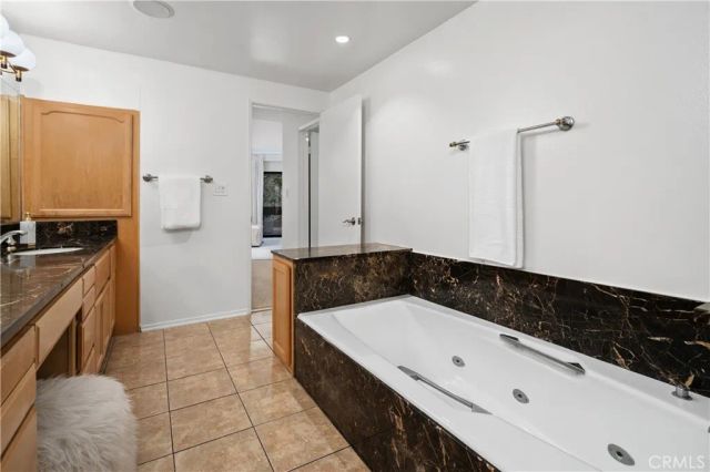 11687 Bellagio 12, Los Angeles, CA 90049