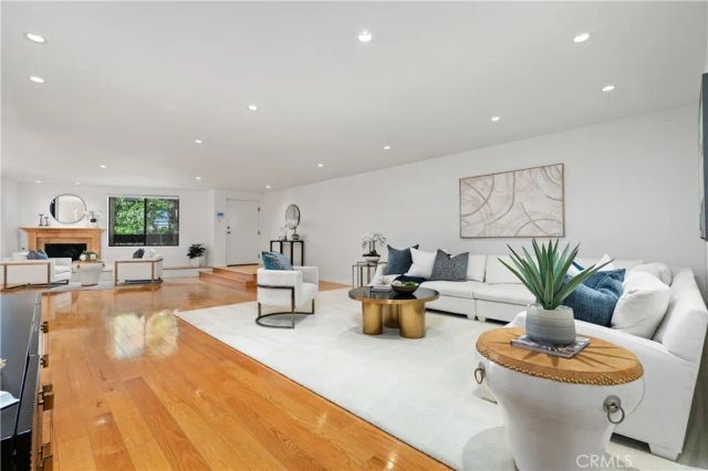 11687 Bellagio 12, Los Angeles, CA 90049