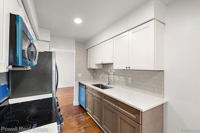 3403 Crooks Road, Royal Oak, MI 48073