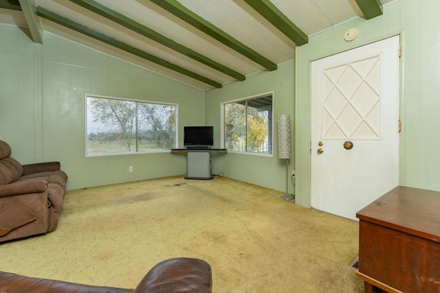 32267 Avenue 176, Springville, CA 93265