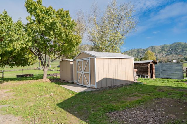 32267 Avenue 176, Springville, CA 93265