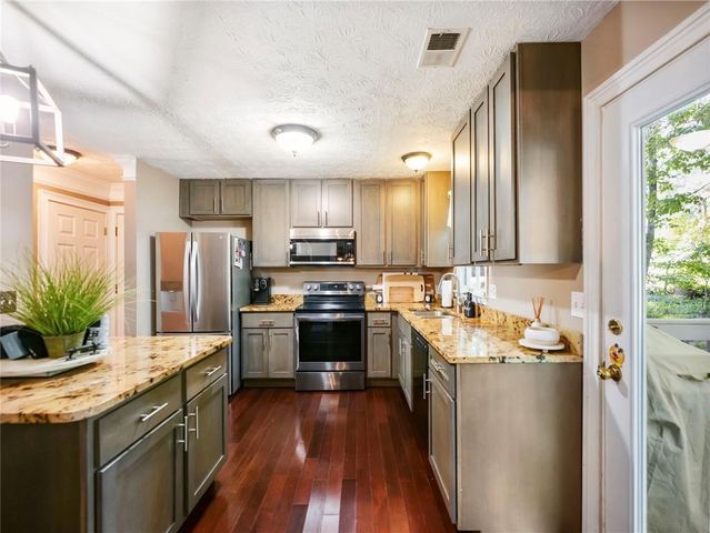 5750 Princeton Oaks Drive, Buford, GA 30518