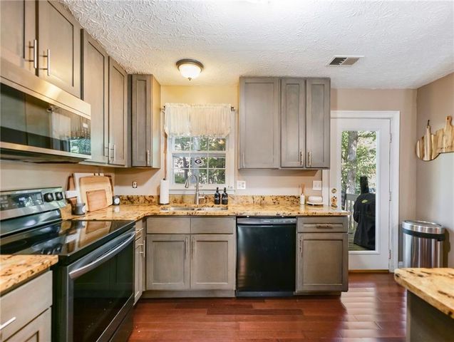 5750 Princeton Oaks Drive, Buford, GA 30518