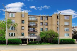 900 S River Road 4B, Des Plaines, IL 60016