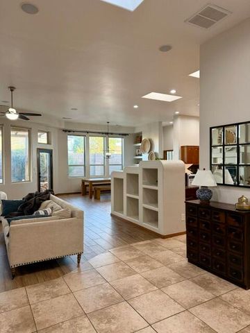 7312 Hawthorn Avenue NE, Albuquerque, NM 87113