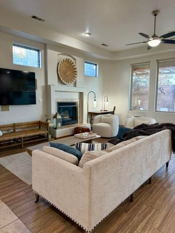 7312 Hawthorn Avenue NE, Albuquerque, NM 87113