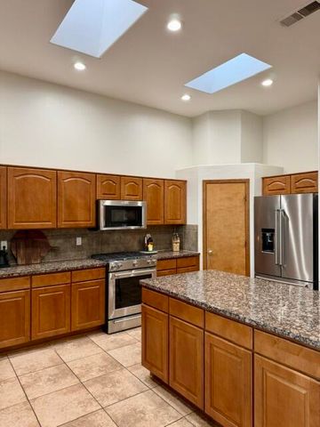 7312 Hawthorn Avenue NE, Albuquerque, NM 87113