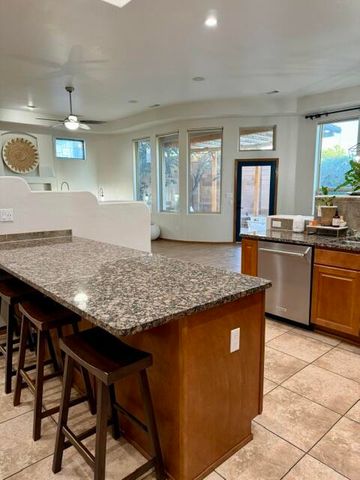 7312 Hawthorn Avenue NE, Albuquerque, NM 87113