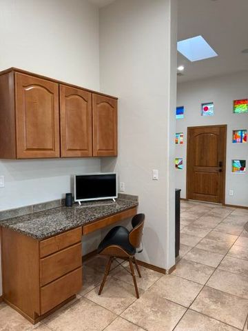 7312 Hawthorn Avenue NE, Albuquerque, NM 87113