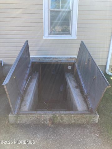 25 Hart Street, Hazlet, NJ 07734