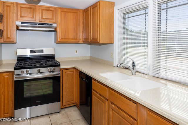 25 Hart Street, Hazlet, NJ 07734