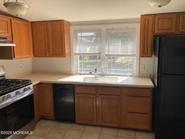 25 Hart Street, Hazlet, NJ 07734