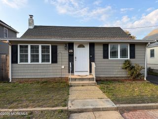 25 Hart Street, Hazlet, NJ 07734