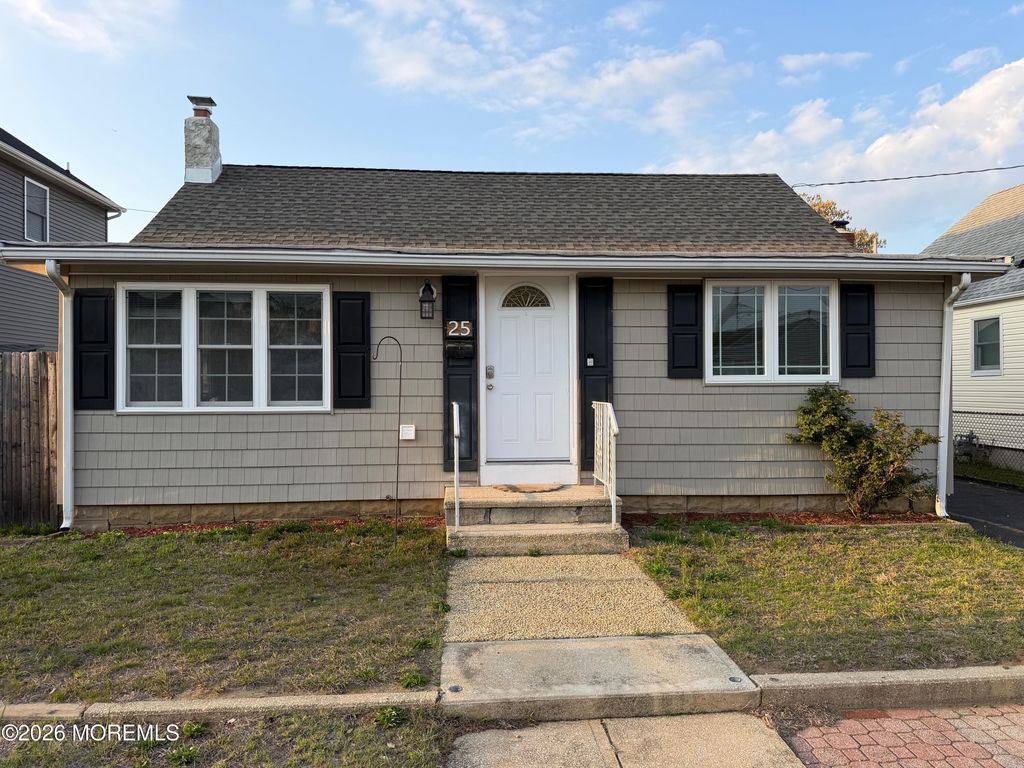 25 Hart Street, Hazlet, NJ 07734