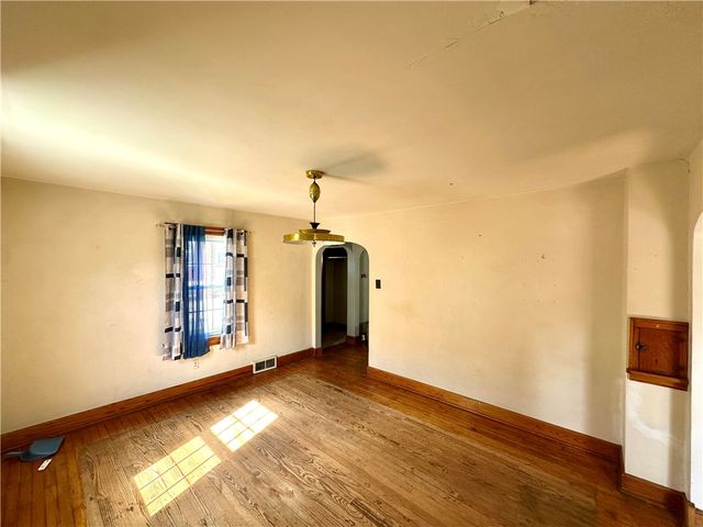 211 Hickory Way, Ellwood City, PA 16117