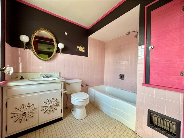 211 Hickory Way, Ellwood City, PA 16117