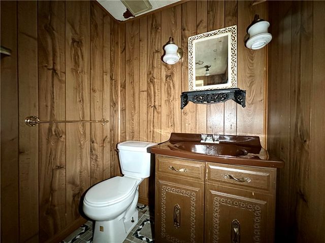 211 Hickory Way, Ellwood City, PA 16117