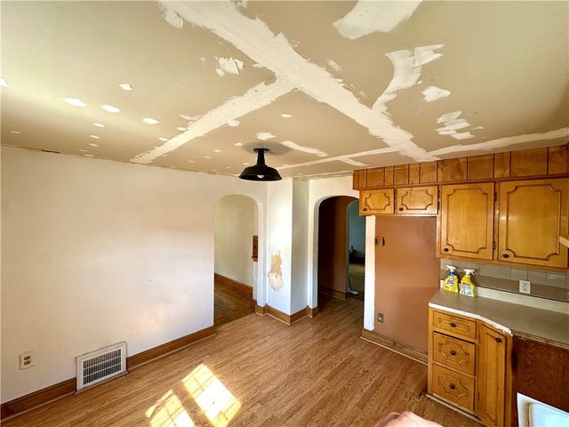 211 Hickory Way, Ellwood City, PA 16117