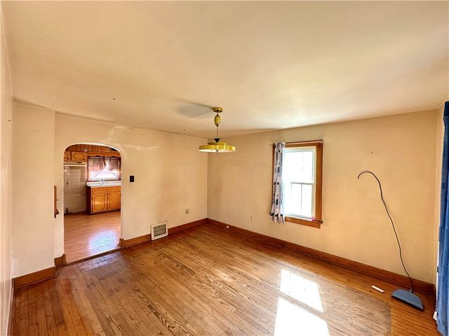 211 Hickory Way, Ellwood City, PA 16117
