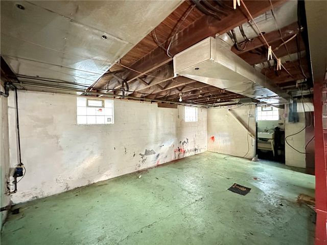 211 Hickory Way, Ellwood City, PA 16117